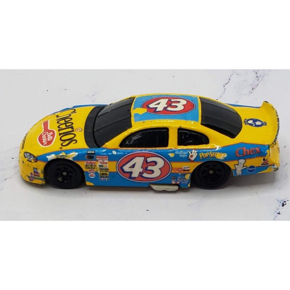 2001 Hot Wheels #43 Richard Petty Dodge Intrepid Cheerios 1:64 Scale - Picture 3 of 7